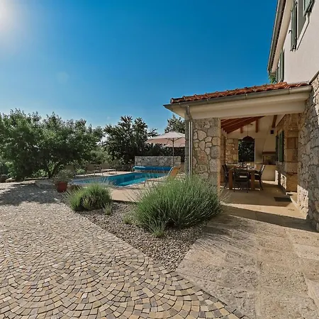 Stala Villa *